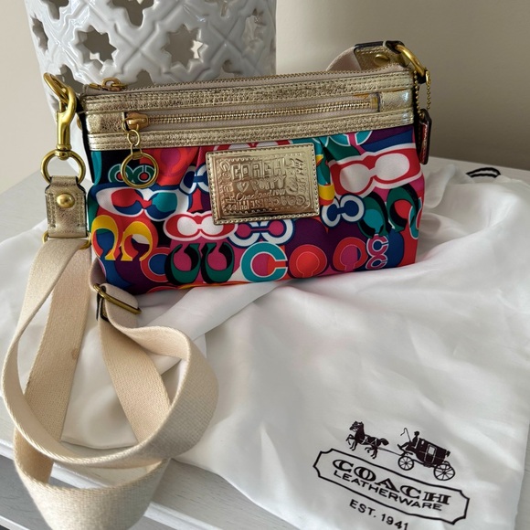 Coach Poppy Crossbody Zip Bag - Picture 2 of 12